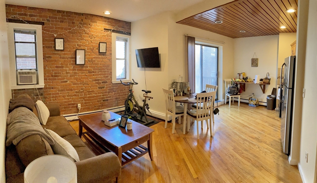 390 Riverway, Fenway