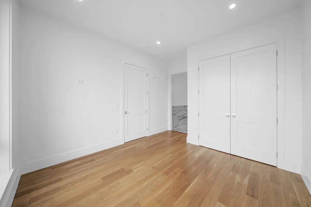 218 Old Colony Ave, South Boston