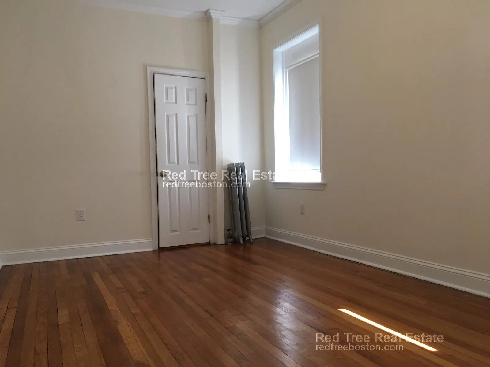 15 Green St, North Brookline