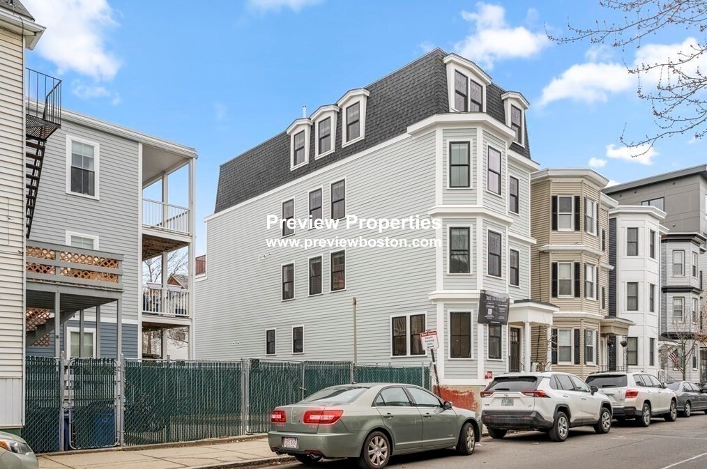 303 Maverick St, East Boston