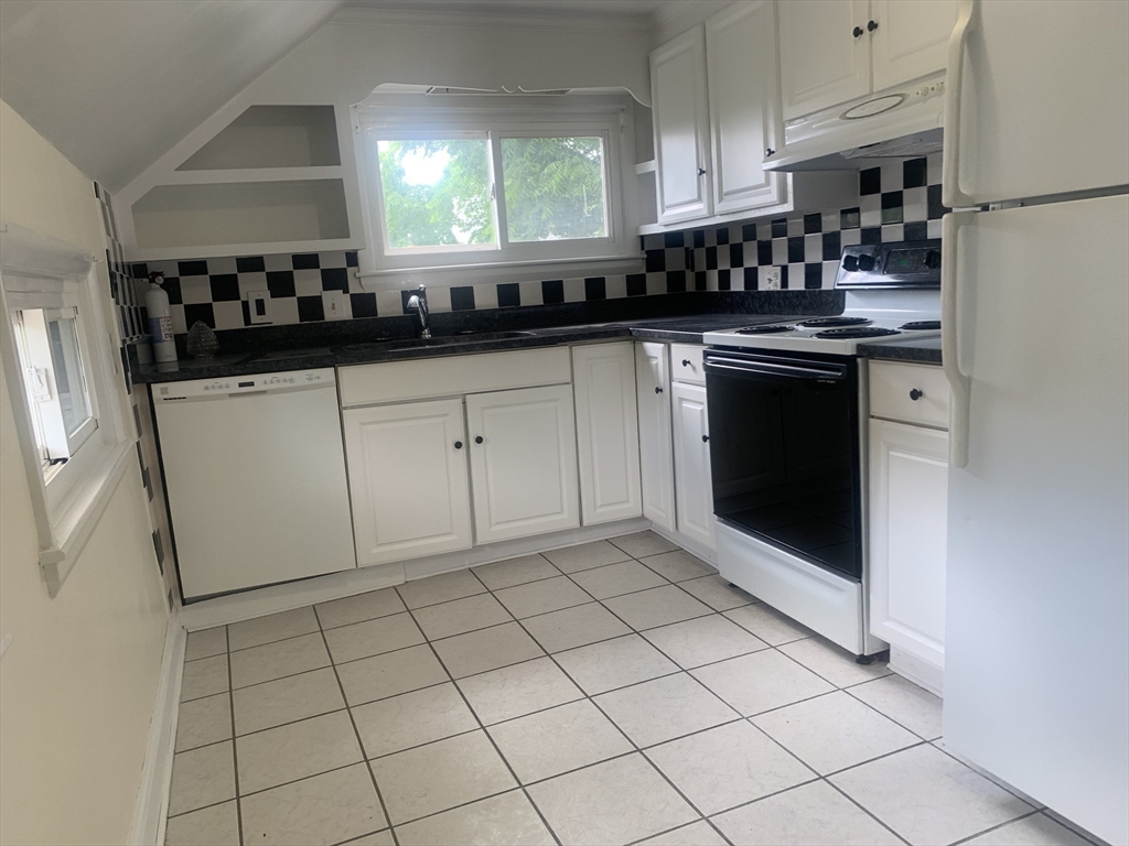 77 Hartford St, Newton Highlands