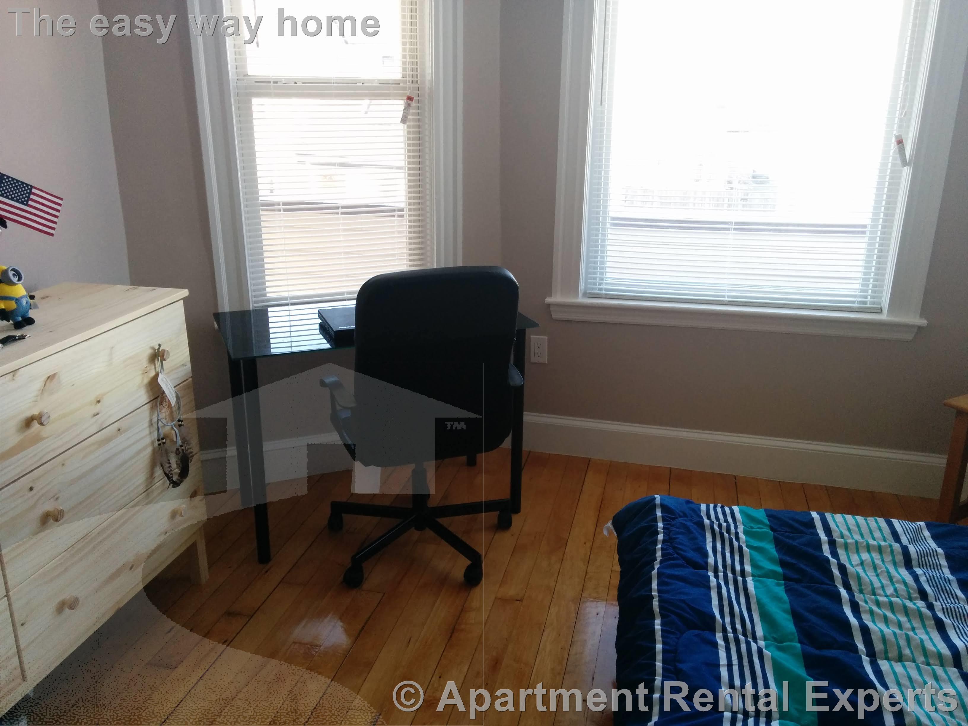 52 Stanley Ave, Tufts