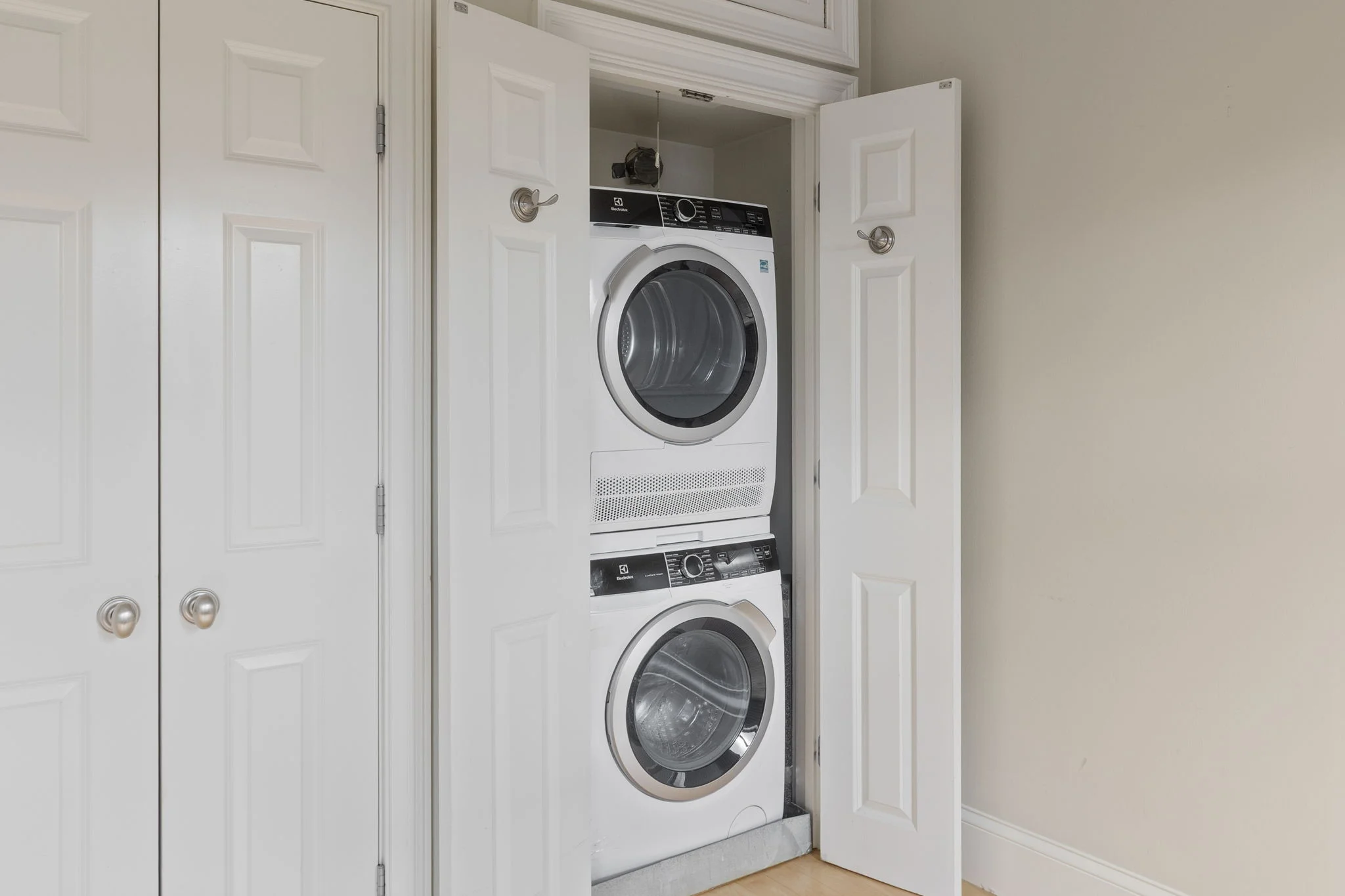 17 Follen St, Back Bay