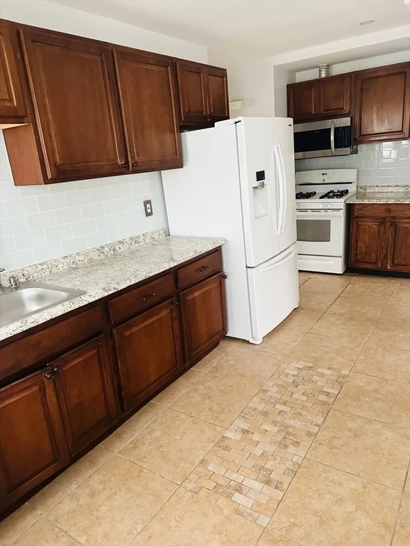 5 Oxford Park, Revere