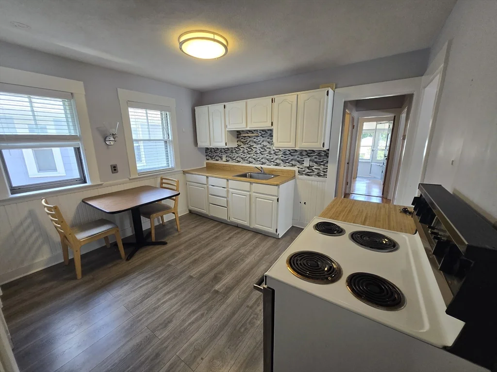 30 Maple Ave, Medford