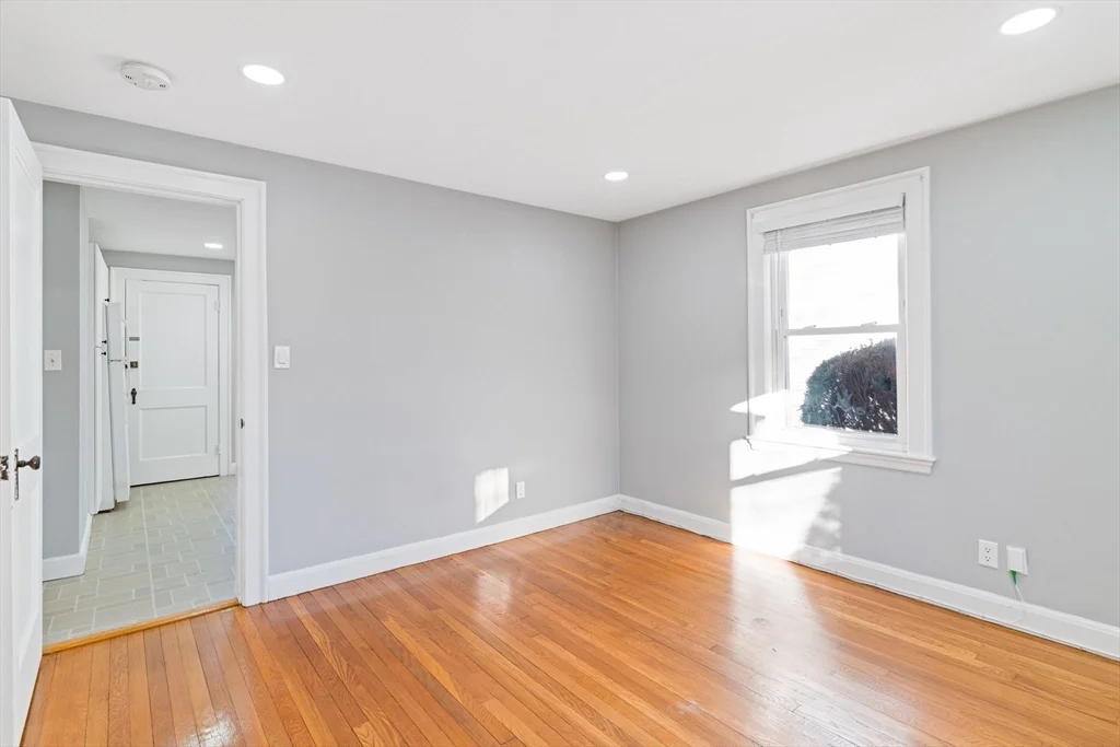 126 Washington Ave, Waltham