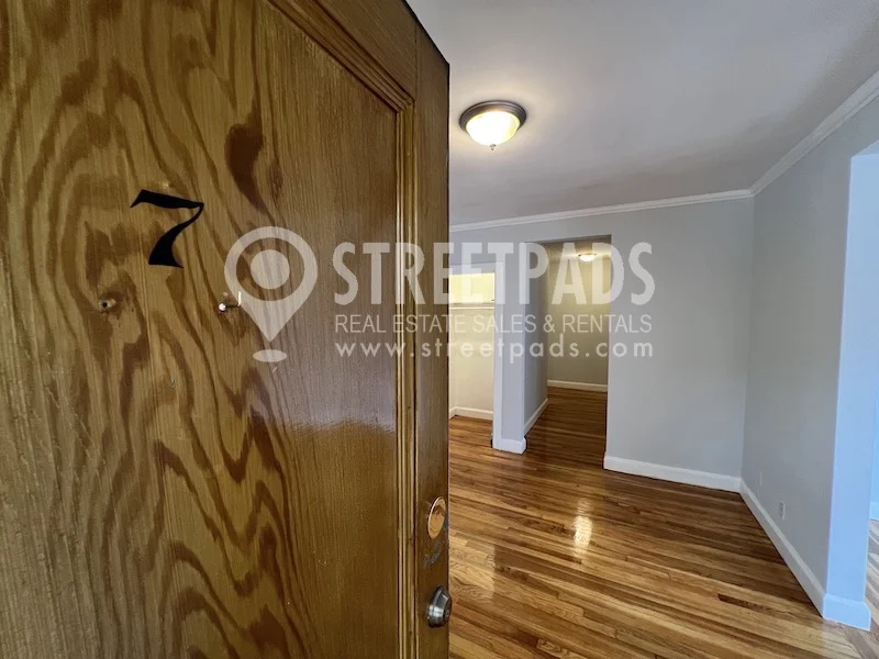 1153 Beacon St, Longwood