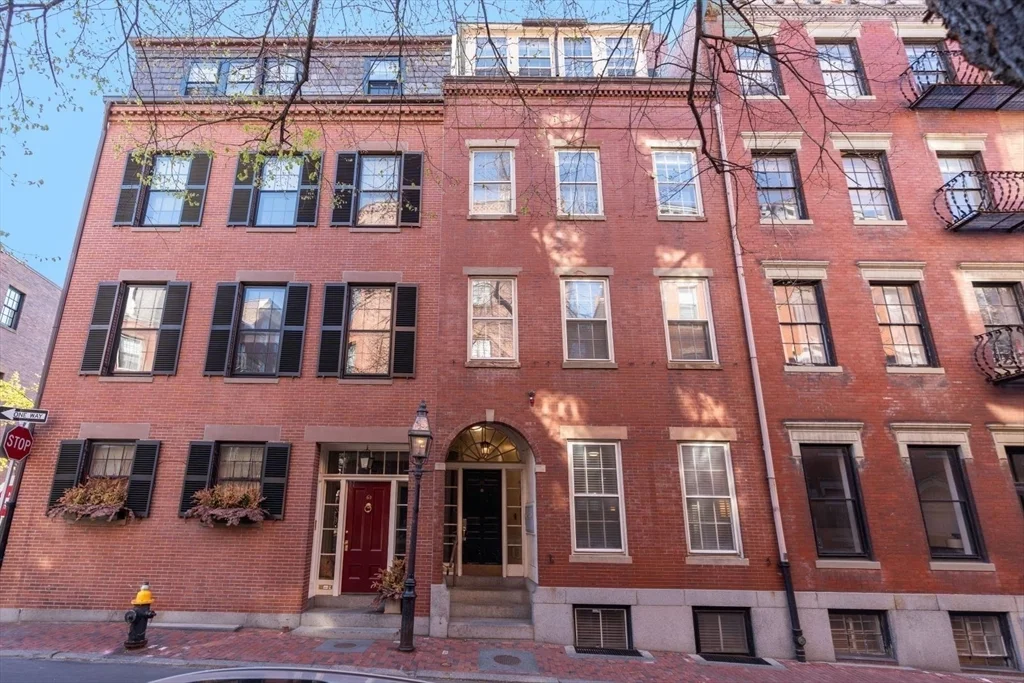 62 West Cedar St, Beacon Hill