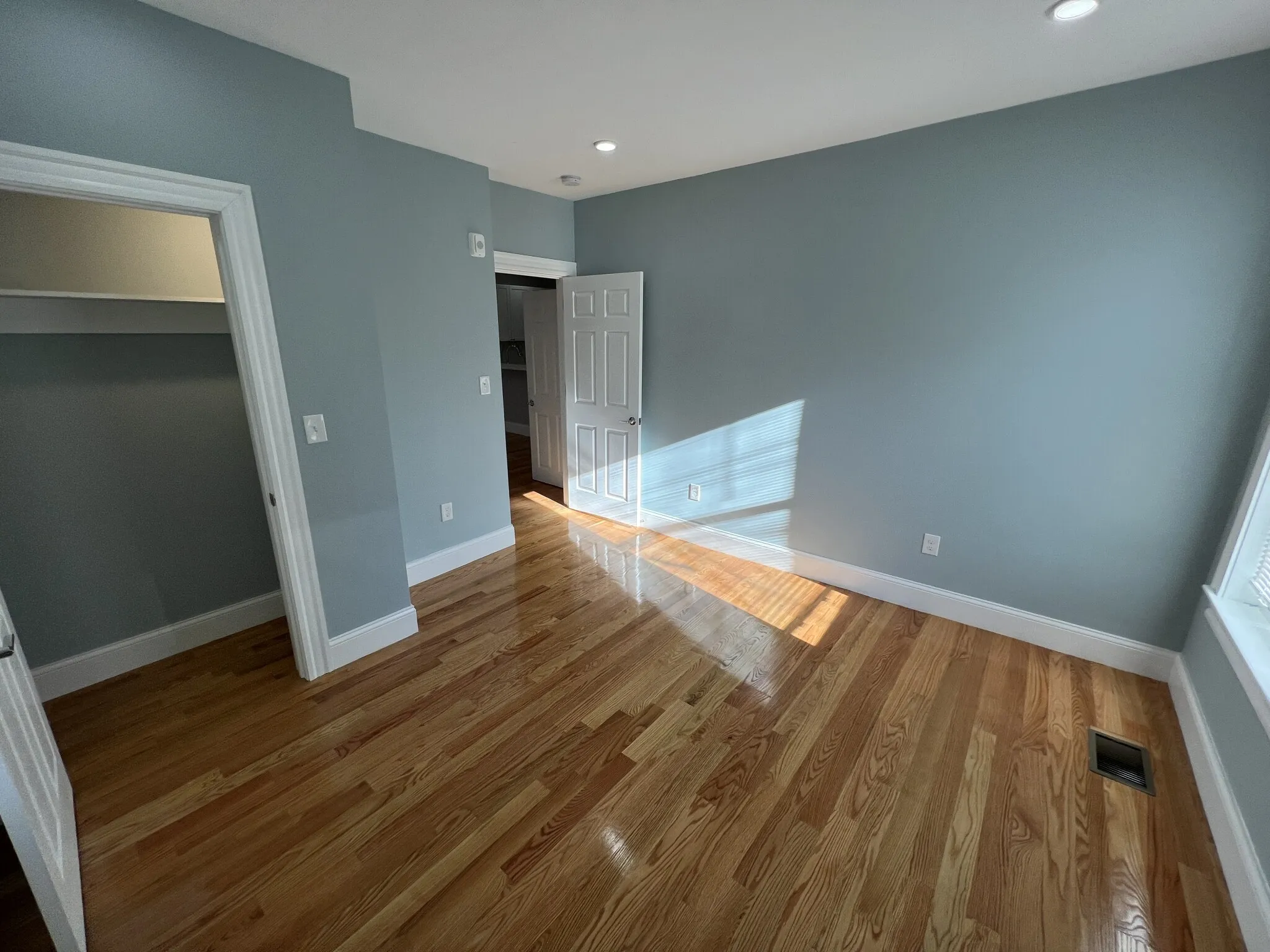 372 Oxford St, Ward Two