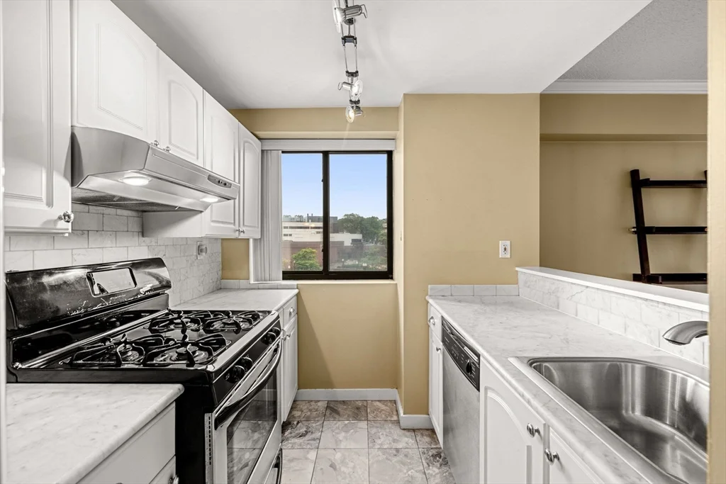 15 North Beacon St, Allston