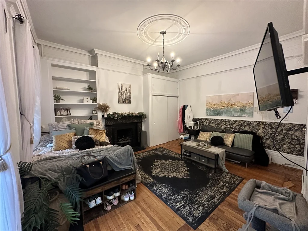 107 Charles St, Beacon Hill