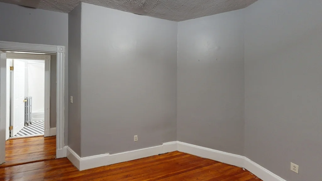 11 Sunset St, Mission Hill