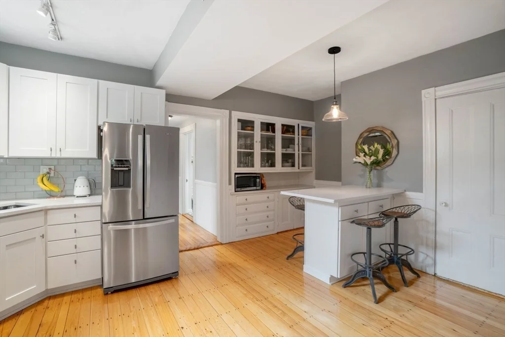 30 Oak St, Charlestown