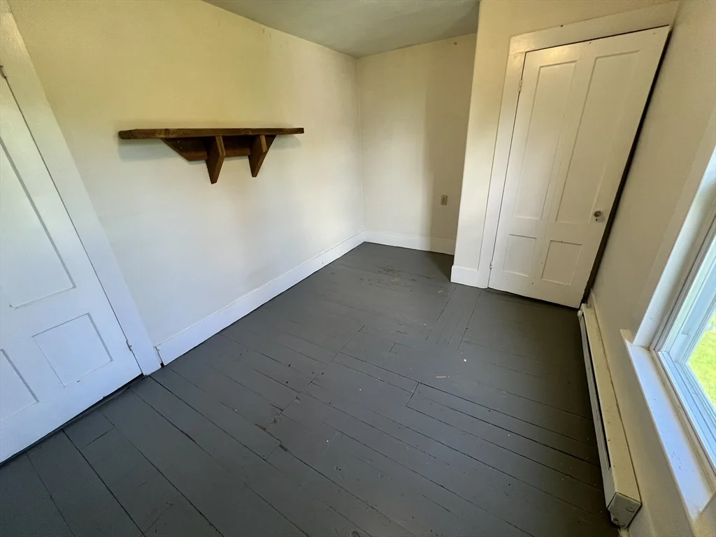 986 South East St, Amherst