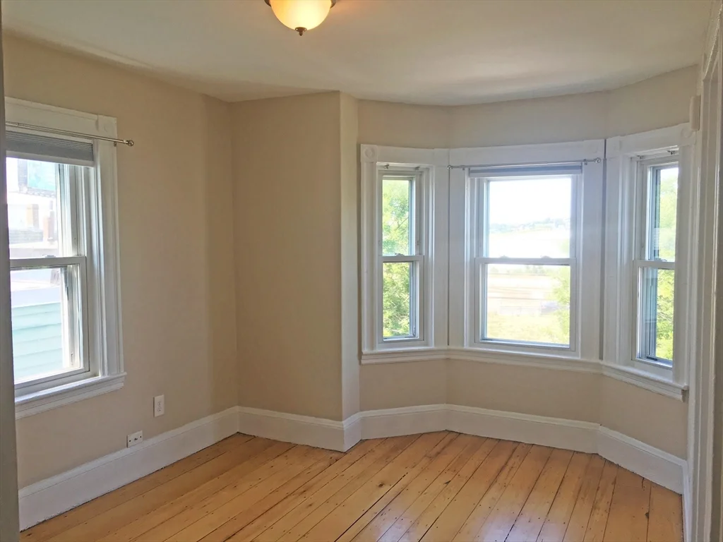 643 Saratoga St, East Boston