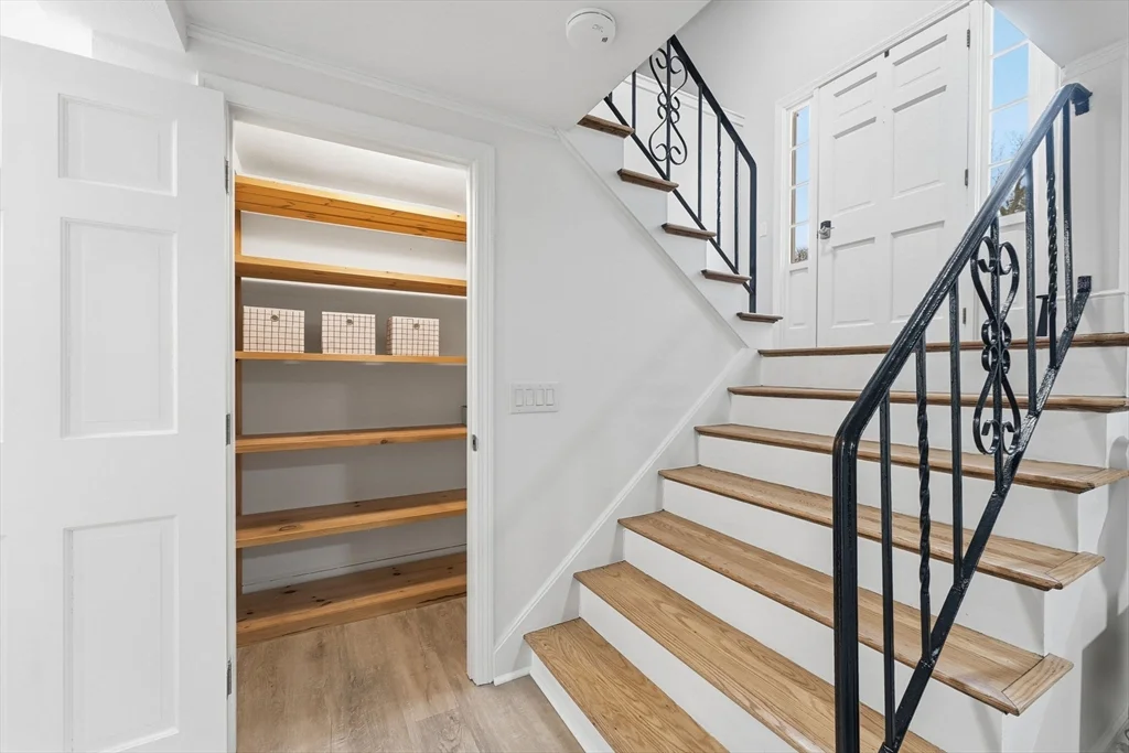 38 Juniper Ln, Holden