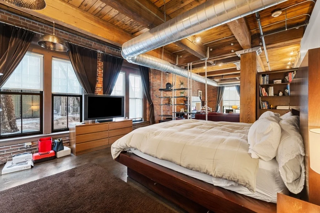 9 W Broadway, South Boston