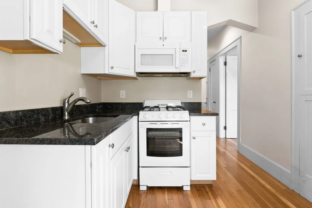 28 Poplar St, Danvers