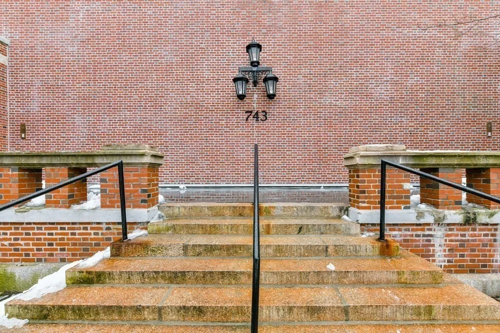 743 E 4th St, South Boston