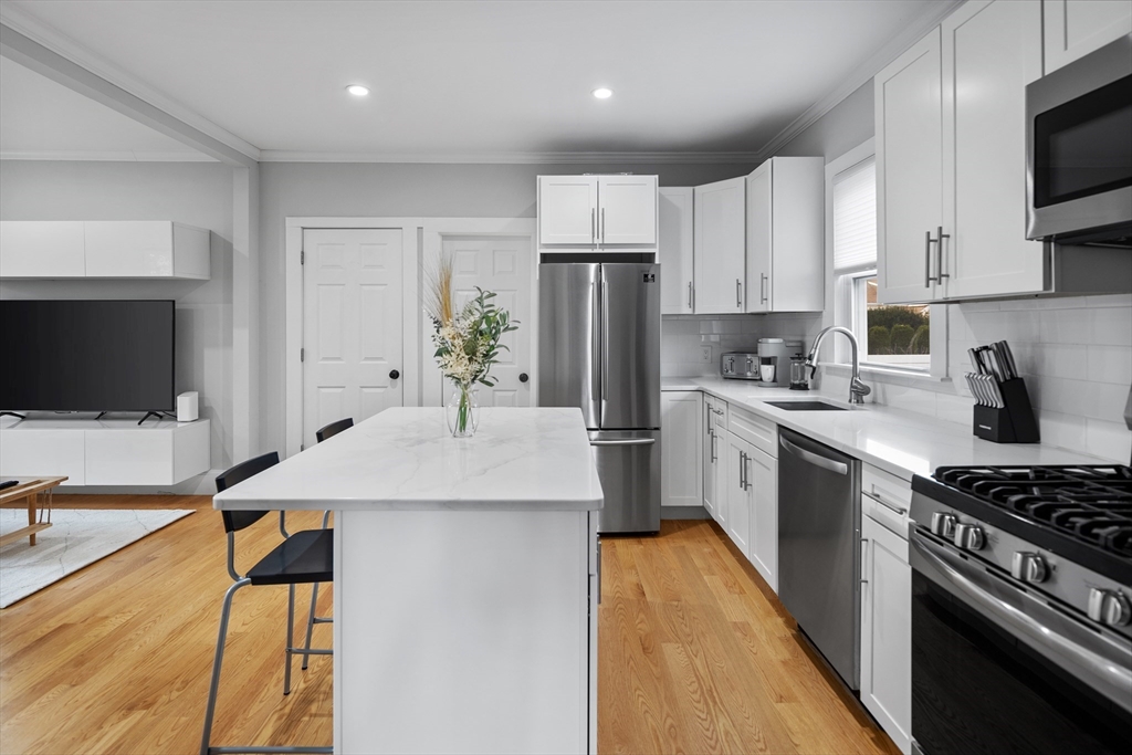 14 Everett St, Medford