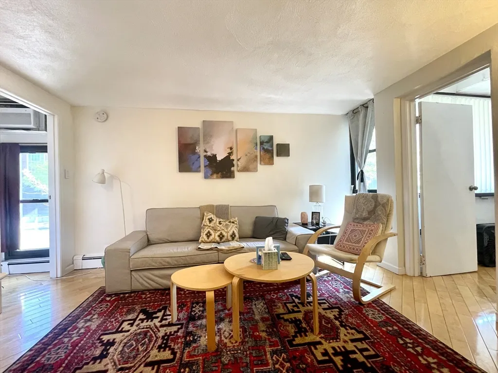 1643 Cambridge St, Mid-Cambridge