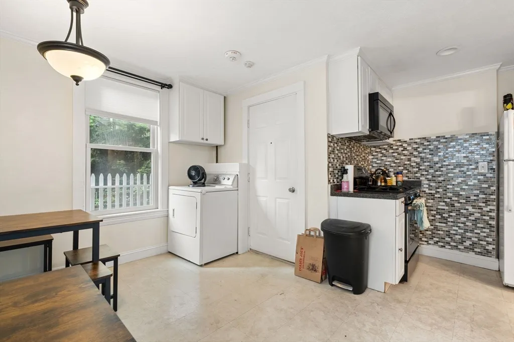 12 Perry St, Central Village