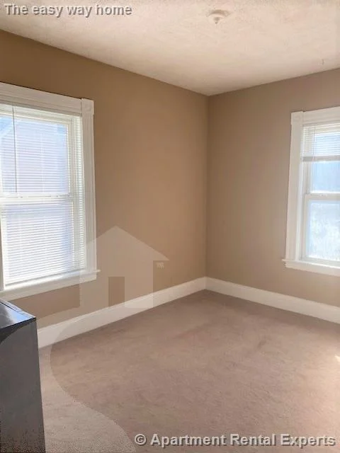 53 Winchester St, Tufts