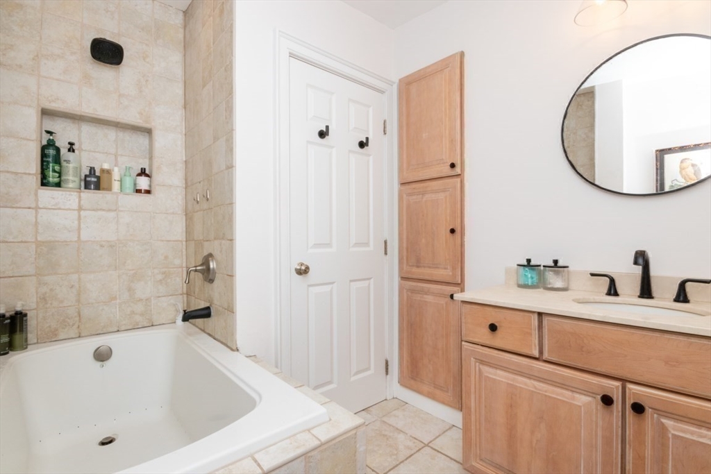 `10 Noble Ct, East Boston