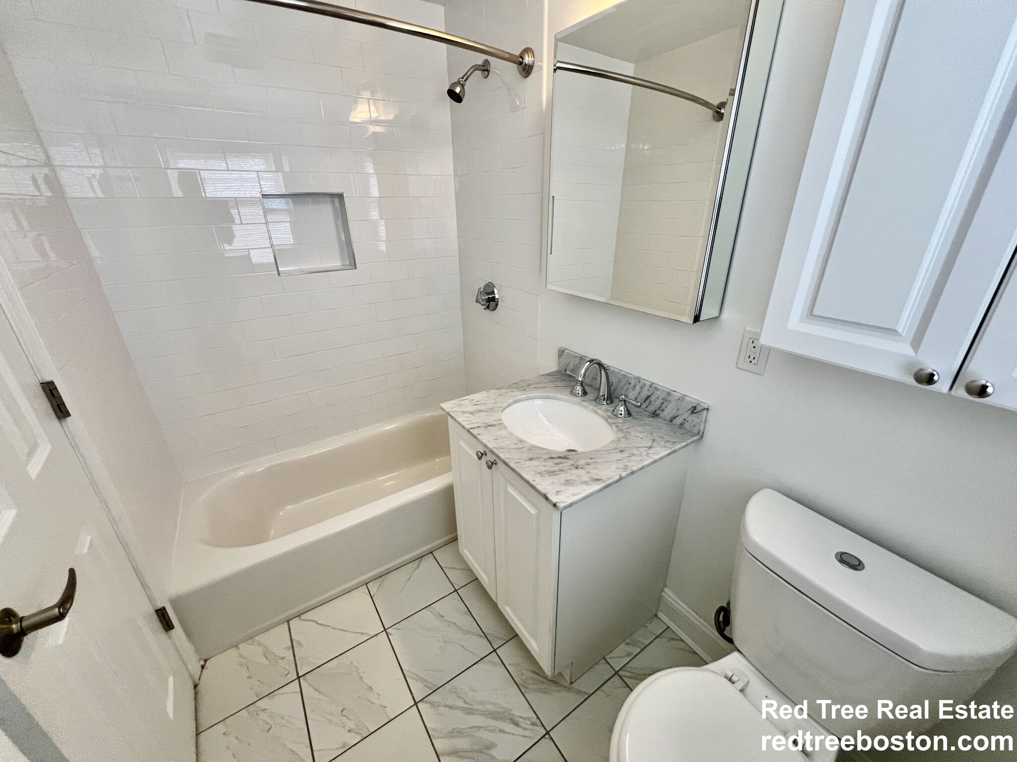 180 Thornton Rd, Chestnut Hill