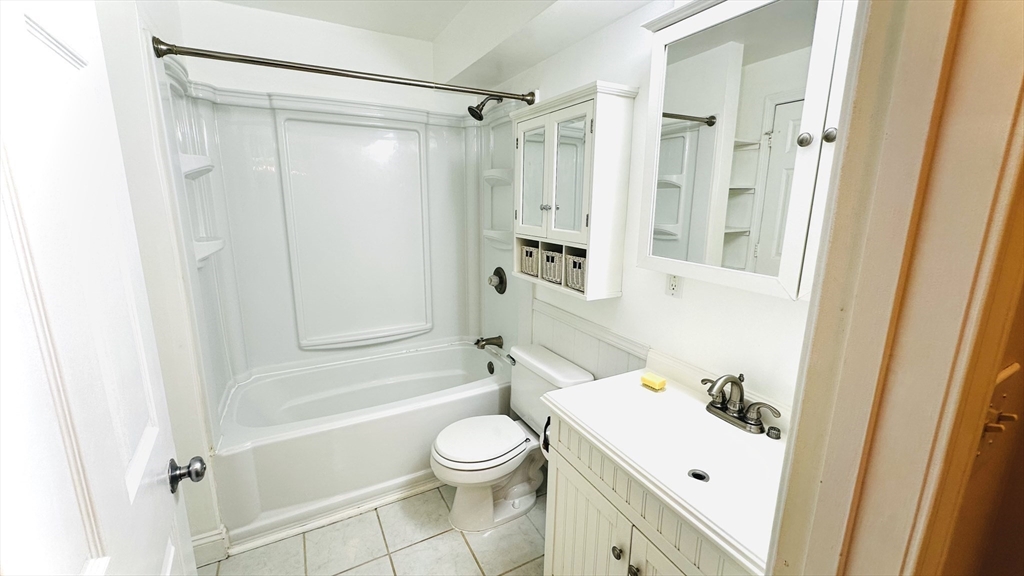 10 Beals Cove Rd, West Hingham