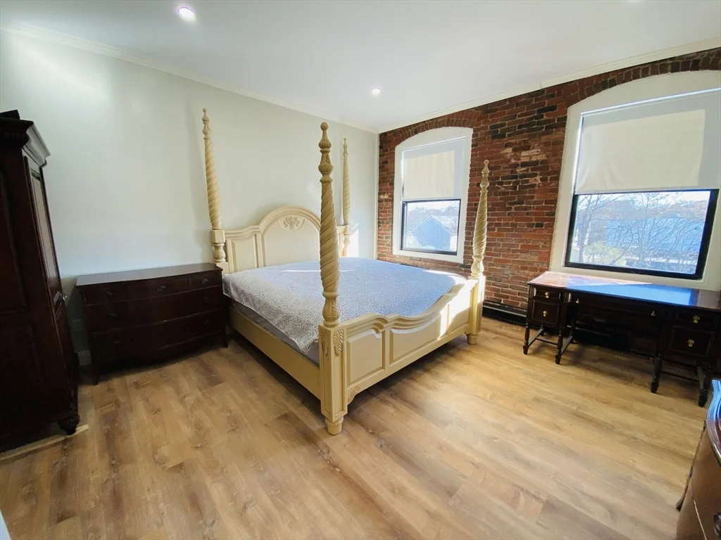 80 Foster St, Peabody