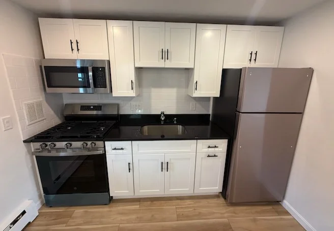 10 Colonial Dr, Andover