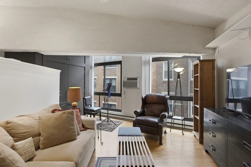 12 Stoneholm St, Back Bay