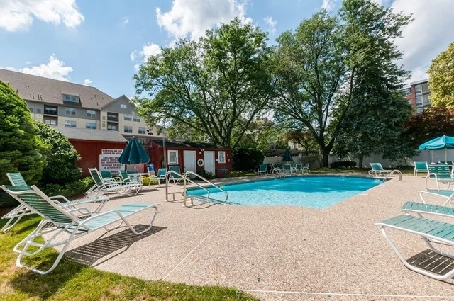 2 Hammond Pond Pkwa, Chestnut Hill