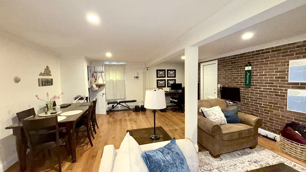 8 Kenwood St, Cambridgeport