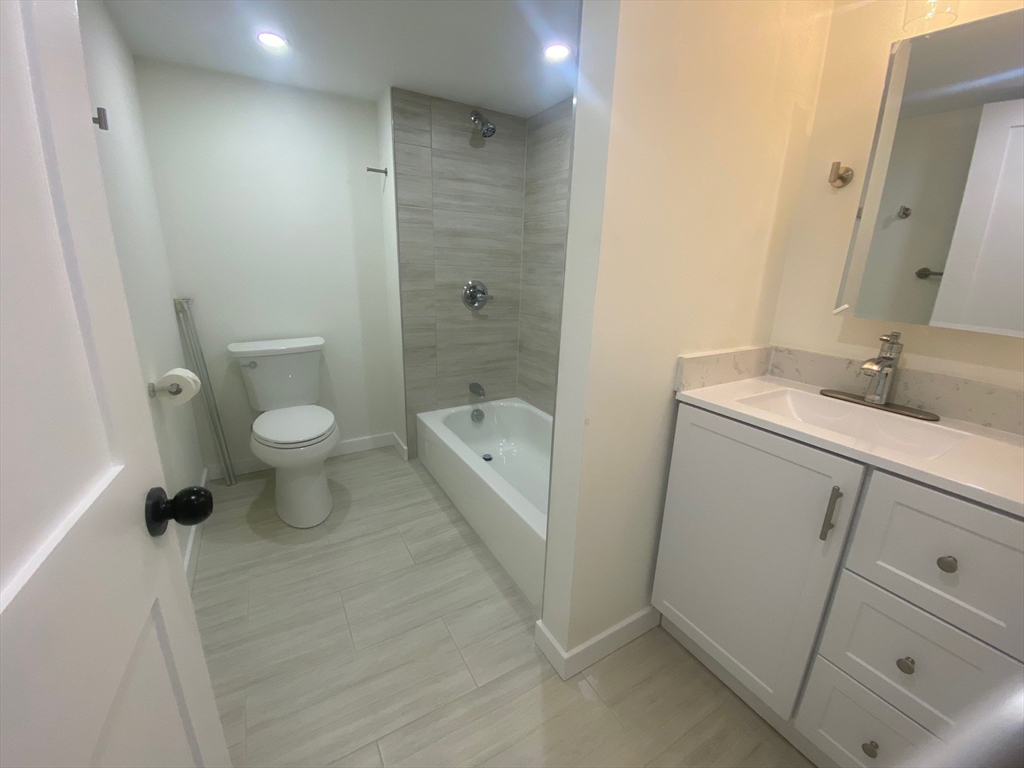 41 Wiltshire, Boston