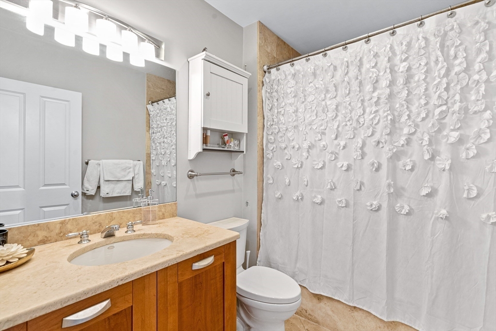 440 Commercial St, Waterfront