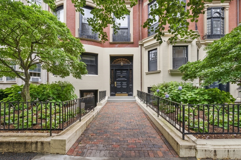 246 Beacon St, Back Bay