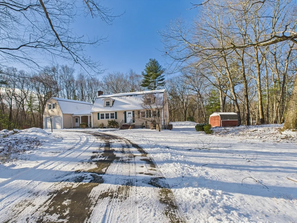 215 Stoney Lea Rd, Precinct One/Upper Dedham