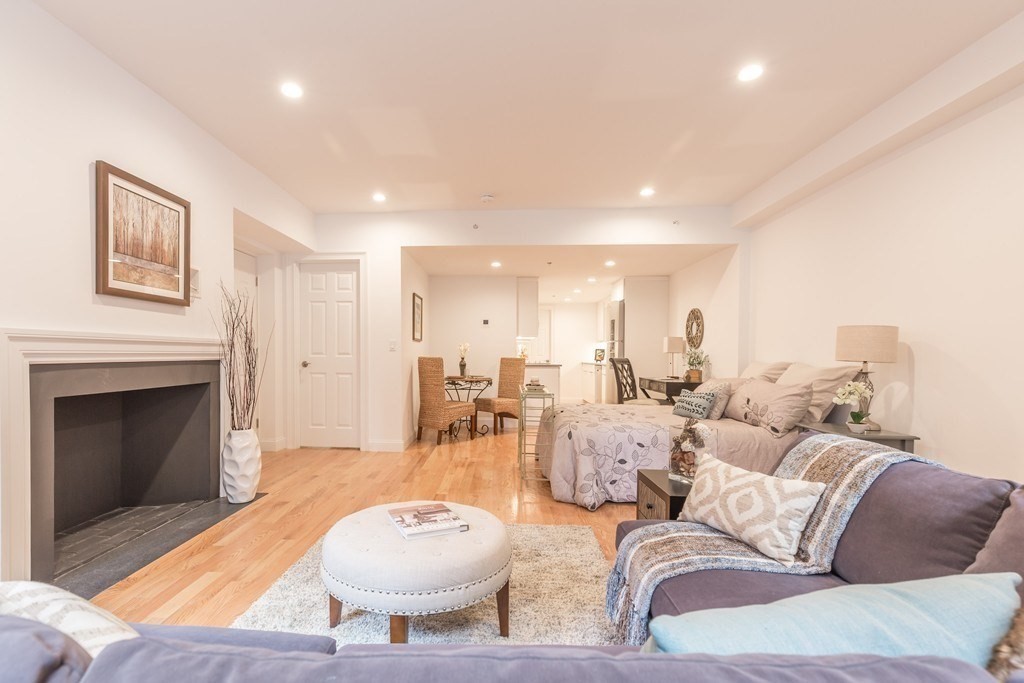 61 Commonwealth Ave, Back Bay