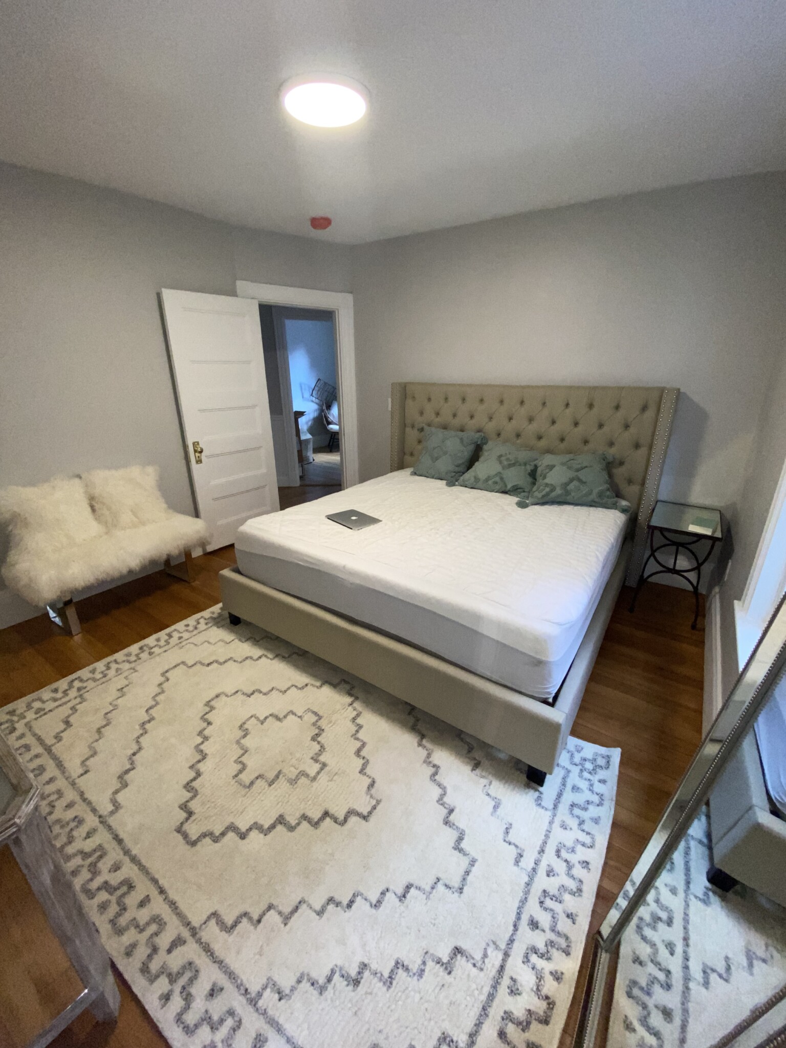 3 bed, 2 bath apartment for rent at 79 Brook S T Unit 3R, Brookline Village — photo 2 of 4