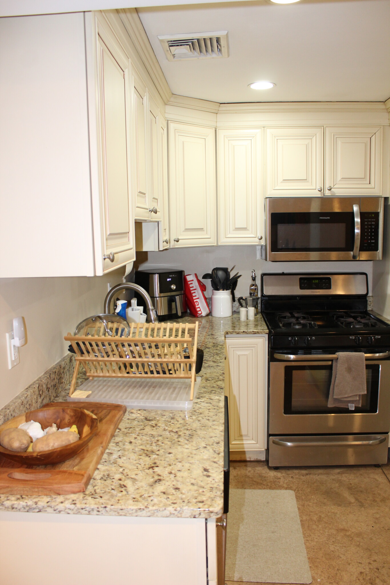 2 bed, 1 bath apartment for rent at 79 Foster St Unit B, Brighton — photo 13 of 15