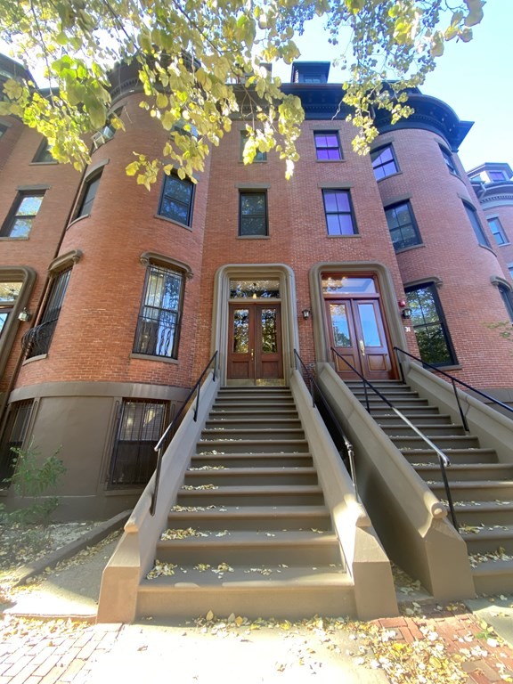 2 bed, 1 bath apartment for rent at 33 Worcester Sq Unit 6, South End — photo 1 of 6