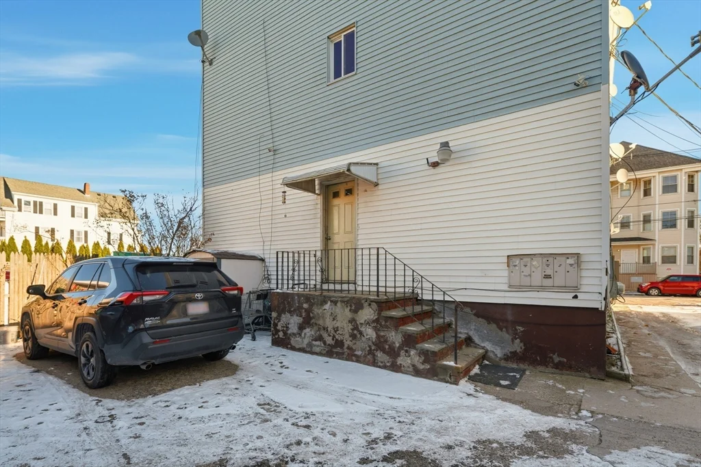 857 S 1st St, New Bedford