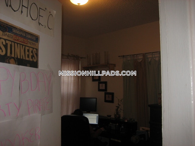 3 bed, 1 bath apartment for rent at 34 Darling St Unit U1, Mission Hill — photo 5 of 44