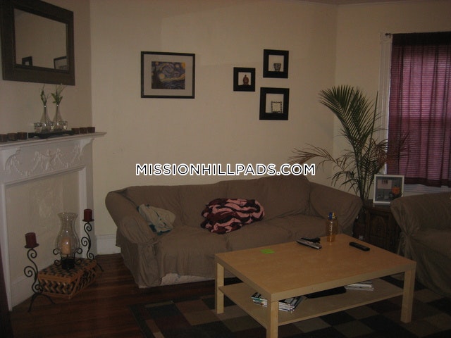 3 bed, 1 bath apartment for rent at 34 Darling St Unit U1, Mission Hill — photo 4 of 44