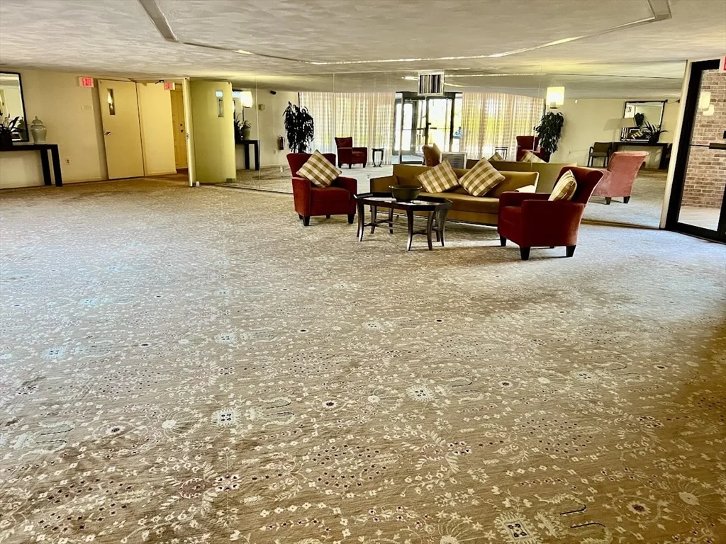 404 Paradise Rd, Swampscott