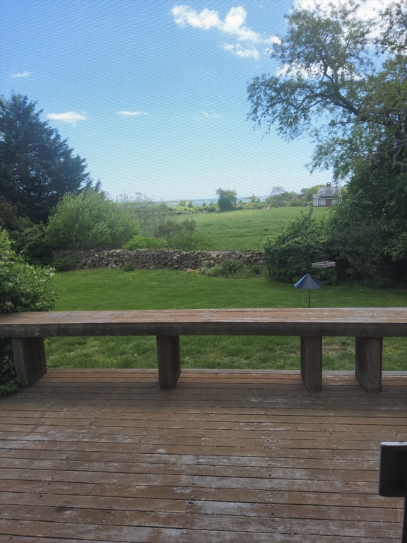 588 River Rd, Acoaxet