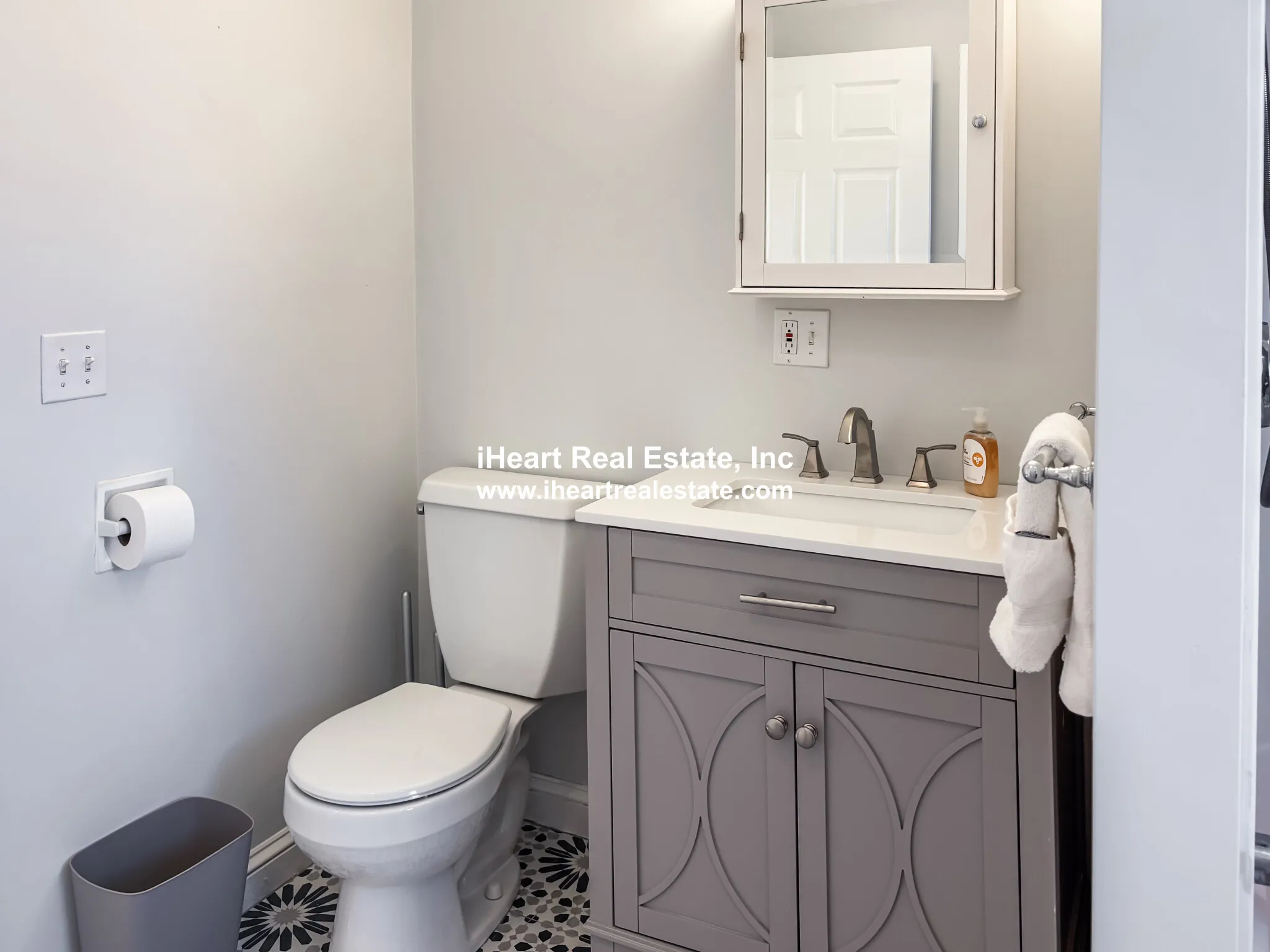 65-67 Saint James Circle, Hunnewell Hill