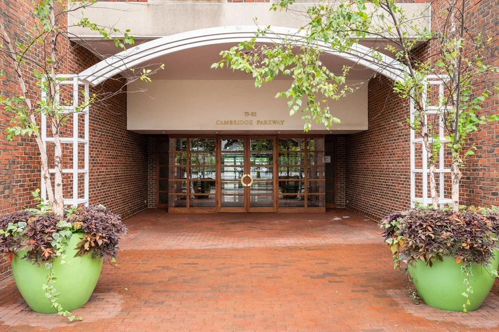 75-83 Cambridge Pkwa, Cambridgeport